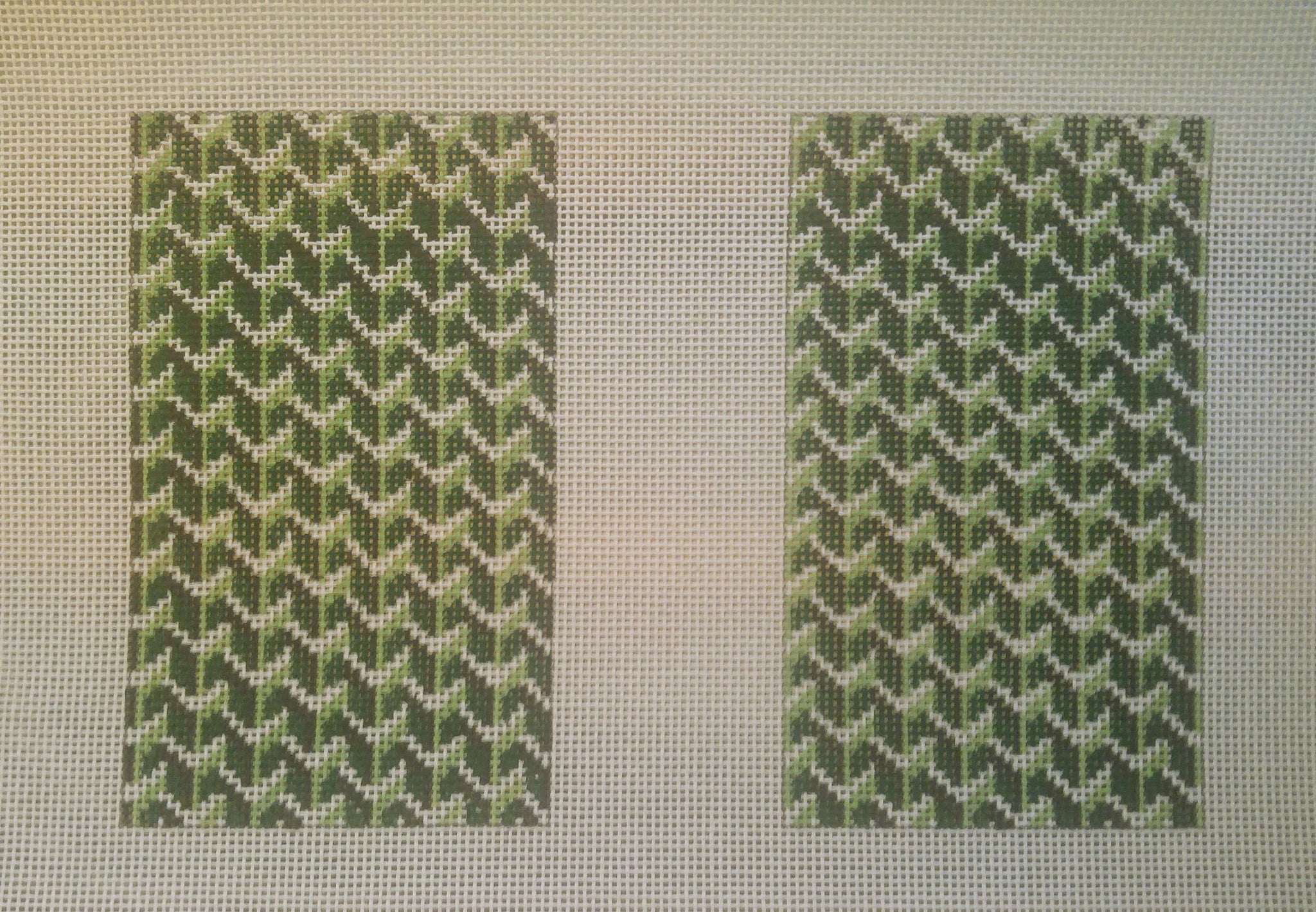 Y Pattern Clutch Back Green