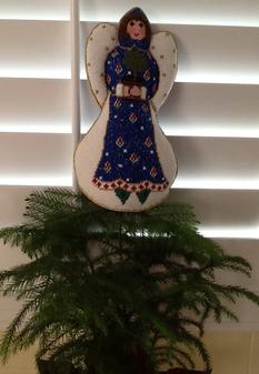 MB-ANGEL WITH TOPIARY