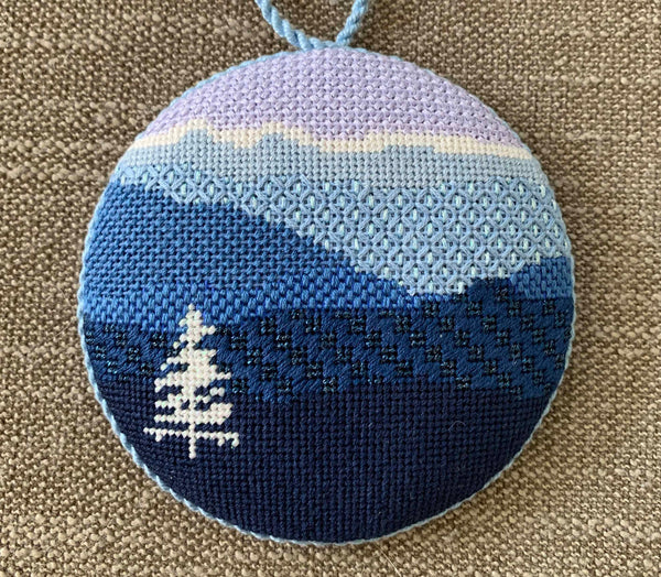 Round - 	Blue Ridge Christmas